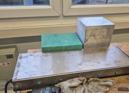 Electrofine magnetic chuck for precise surface grinding