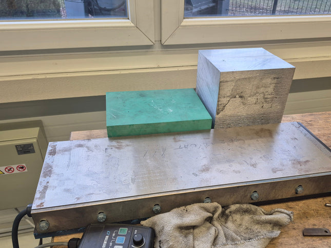 Electrofine magnetic chuck for precise surface grinding