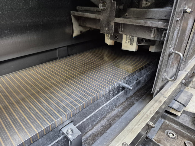 Unigrip electromagnetic chuck for standard grinding