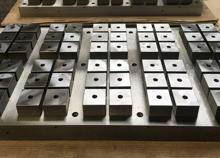 Fixed pole extensions for magnetic field transfer